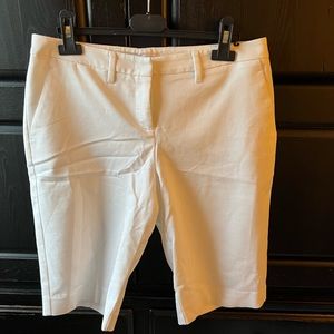 New York & Company stretch bermuda shorts size 6